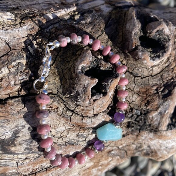 Women's dainty and delicate Rhodonite and Amazonite gemstone bracelet - Picture 11 of 12